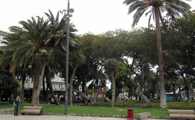 Golpea a un hombre con una vara de hierro en San Telmo para robarle