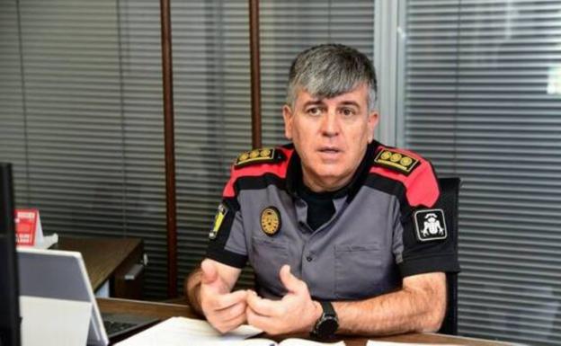 Co.bas y UGT piden al Gobierno que cese al comisario jefe de la policía autonómica