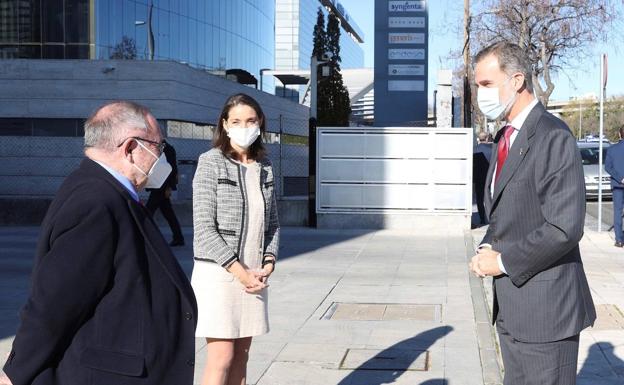 La grieta monárquica