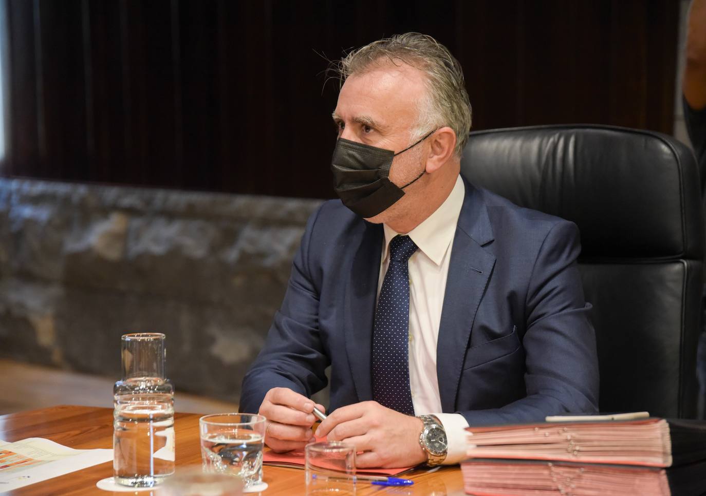 El Gobierno limitará la entrada y salida de Tenerife y adelanta el toque de queda