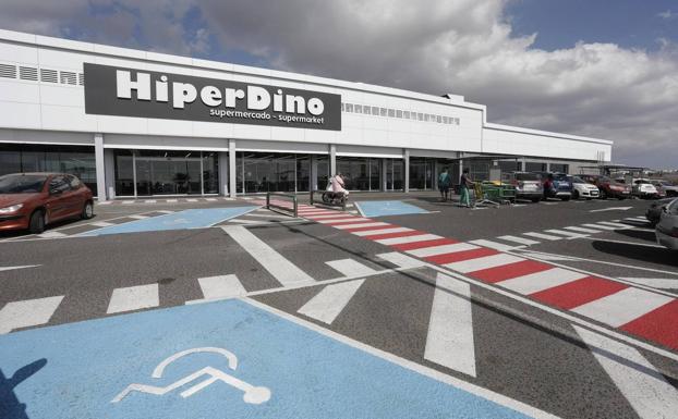 HiperDino, primera en adaptar su fachada a la nueva Ordenanza Estética de San Bartolomé