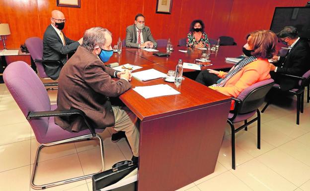 El Defensor del Pueblo rechaza campamentos masivos para inmigrantes como Barranco Seco