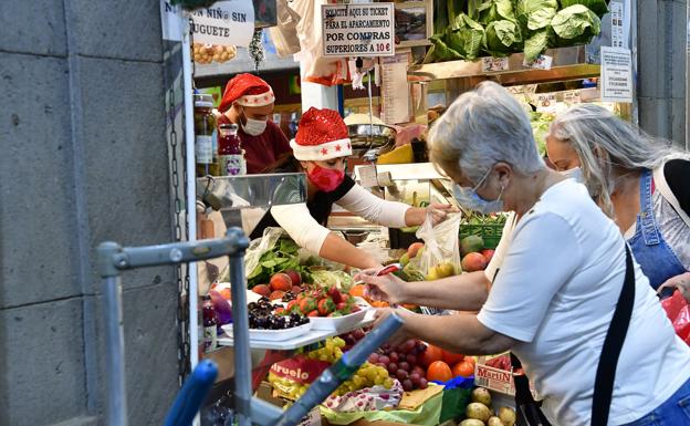 La Nochebuena más atípica no hace mella en los mercados municipales |  Canarias7