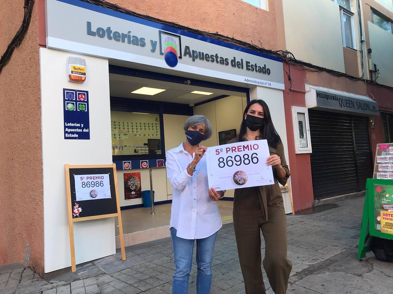 Quintos premios muy repartidos en Canarias