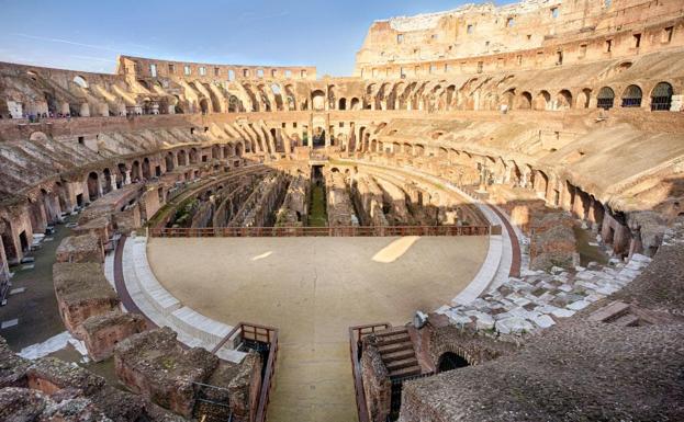 El Coliseo de Roma, con su arena y los pasillos que hay en el subsuelo.
