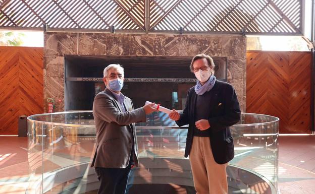 El Auditorio Alfredo Kraus entrega a la Casa de Galicia la recaudación del concierto solidario 'Villancicos del Mundo'