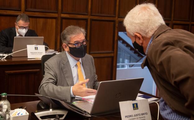 El Cabildo todavía puede aumentar su deuda en otros 328 millones de euros