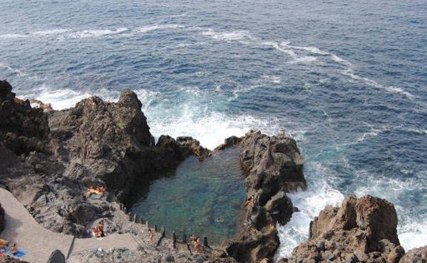 Un joven de 32 años fallece y otro resulta herido tras caer al mar en Tenerife