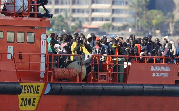 Salvamento Marítimo rescata un cayuco con 46 migrantes al sur de Gran Canaria
