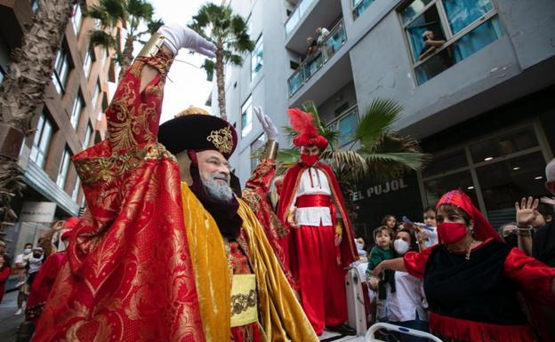Los Reyes Magos recorren la parte alta de la ciudad entre la magia y la sorpresa