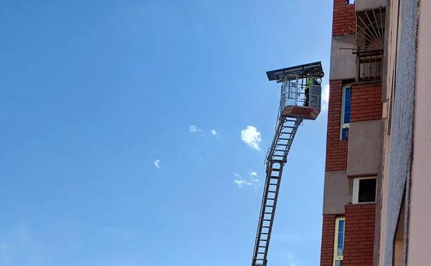 Evacuada por la azotea de su edificio tras sufrir un accidente doméstico en la capital grancanaria