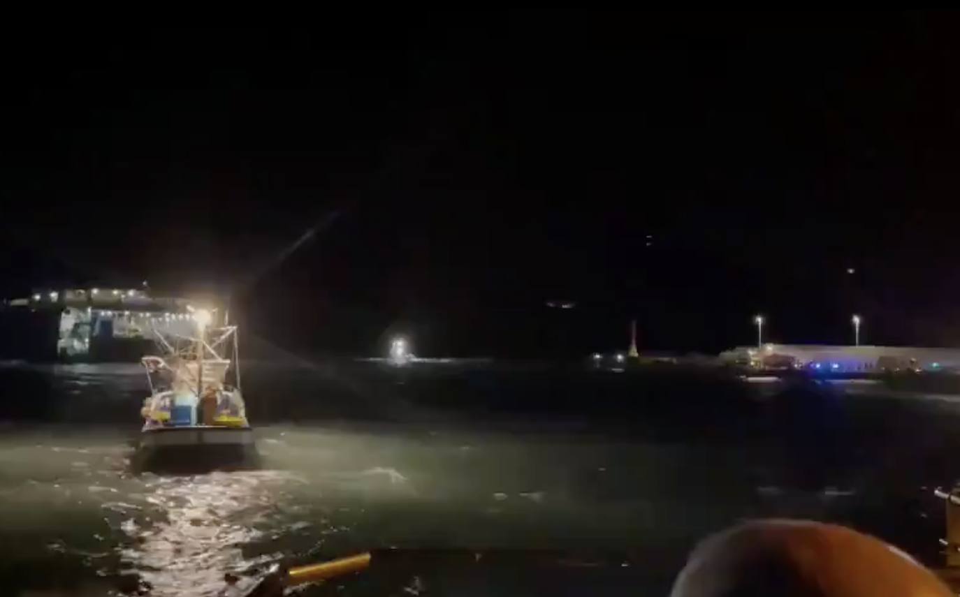 Así han asegurado el barco encallado en Agaete