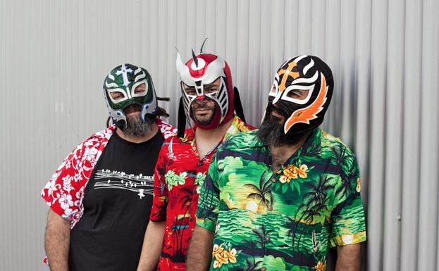 The Bucannan sobre la cresta de la ola