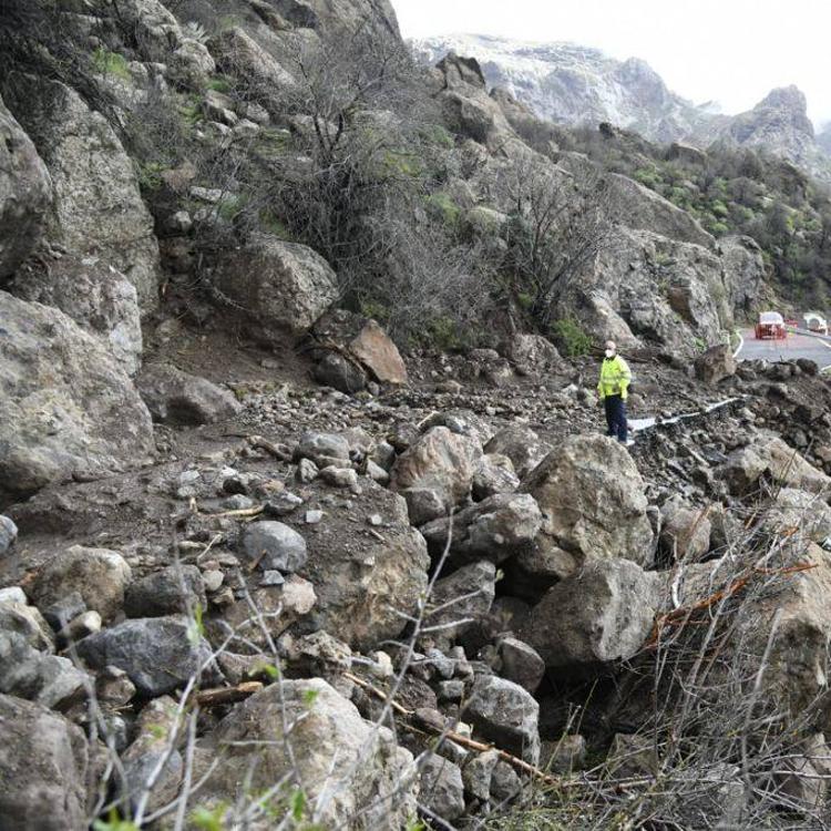 Dos grandes desprendimientos cortan los accesos a Ayacata