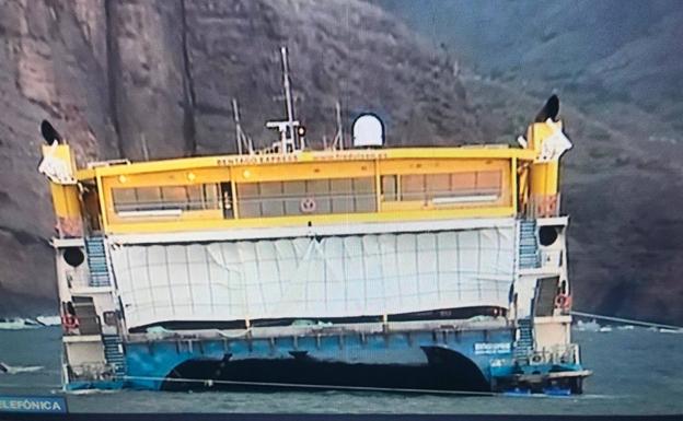 Encalla un barco del Fred Olsen en Agaete