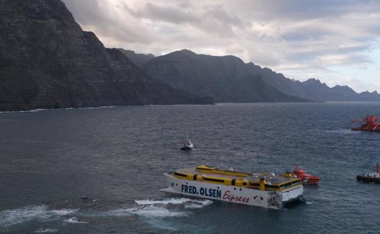 Directo Dos Remolcadores Mas Intentan Desencallar El Buque En Agaete Canarias7