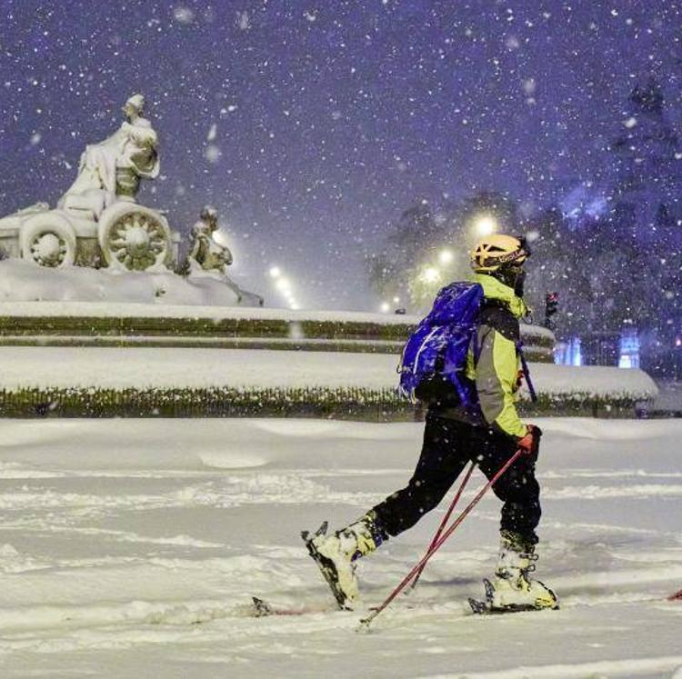 Madrid, entre el colapso y la diversión tras una nevada histórica