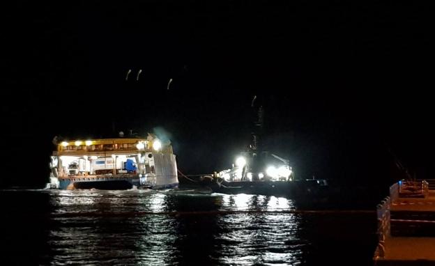 Liberan el ferri en Agaete pero no lo consiguen llevar al muelle