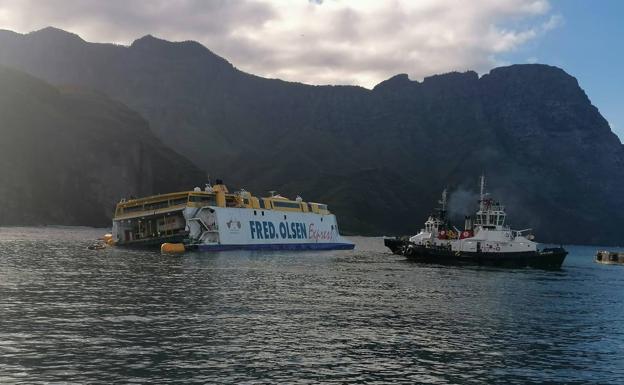 Directo: Siga las tareas de rescate del ferry de Agaete