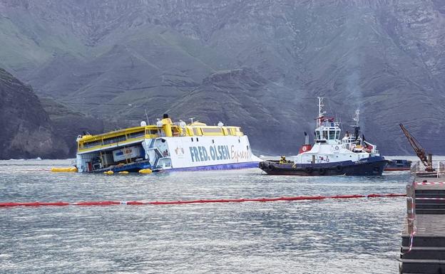 Tratan de garantizar la flotabilidad del ferry encallado en Agaete