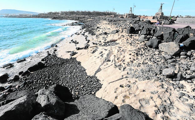 Costas decide anular la playa artificial de Berrugo pedida hace siete años