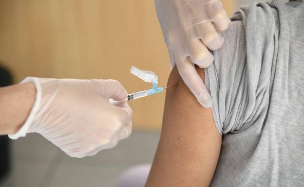 Iberia traerá este lunes dos nuevos envíos de vacunas a Gran Canaria y Tenerife desde Bruselas