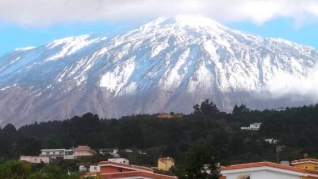 Vuelven a cerrar los accesos al Teide por hielo en la calzada