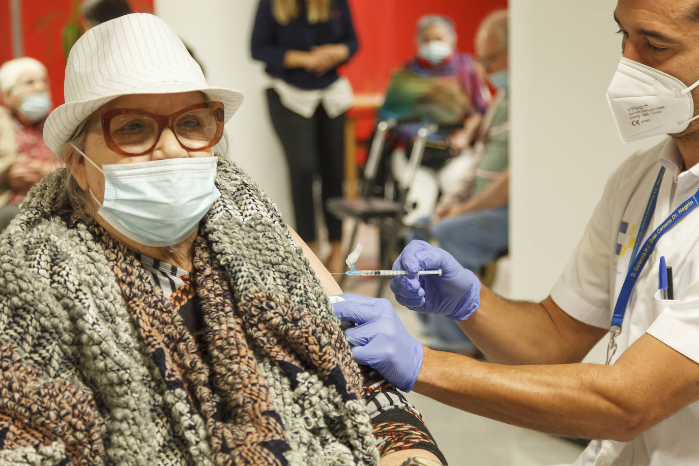 El centro sociosanitario El Pino acoge la administración de la segunda dosis de la vacuna