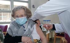 Sanidad administra la segunda dosis de la vacuna en El Hierro