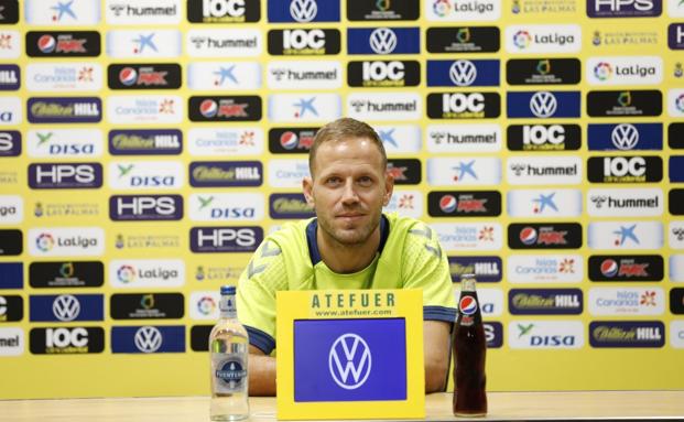 Dani Castellano, con los pies en el césped y hambre para lo que viene