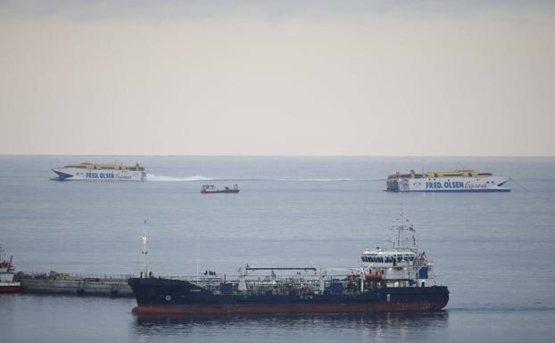 El ferri averiado ya está en la capital