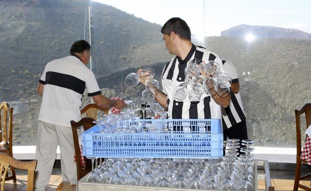 El personal de los Centros acepta salir ya de vacaciones y evita ser parte de un ERTE