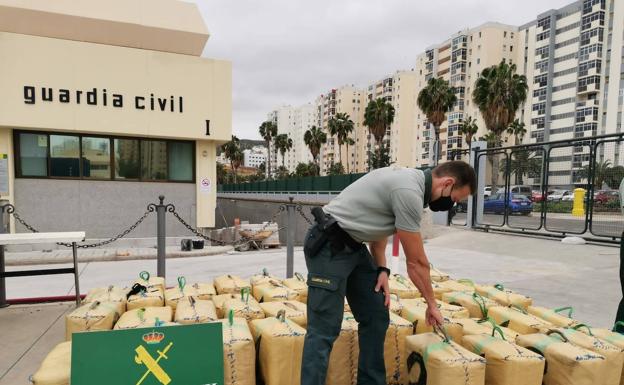 Interceptan una zódiac en San Felipe con 1.600 kilos de hachís