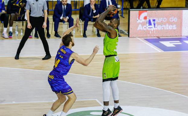 La apatía defensiva devuelve al Granca a las tinieblas