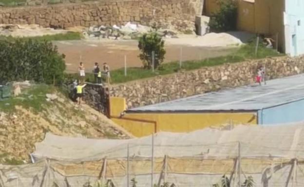 Reyerta a pedradas entre menores inmigrantes en Gáldar