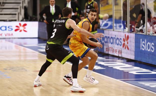 Matt Costello y Fabio Santana se unen, a menor ritmo, a los entrenamientos