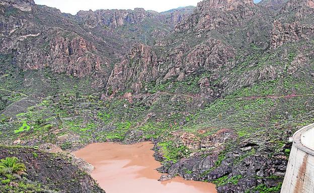 ¿Galgos o podencos? Por la central de Chira-Soria