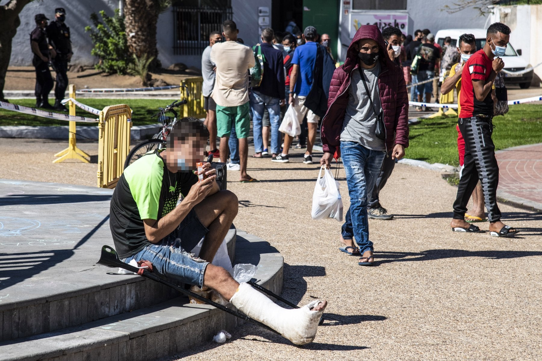 Al límite por los migrantes en la calle
