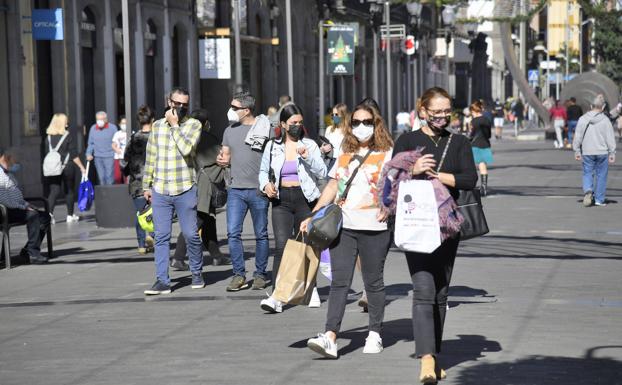 La covid deja a 20.000 familias isleñas sin ingresos al perder todos el trabajo y ya suman casi 100.000