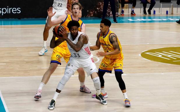 El tirón de orgullo y esfuerzo del Gran Canaria hacen sudar al líder