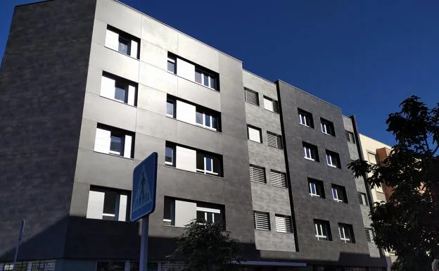 Imagen del edificio de 24 viviendas finalizado en Tamaraceite dentro del plan de reposición del barrio. 