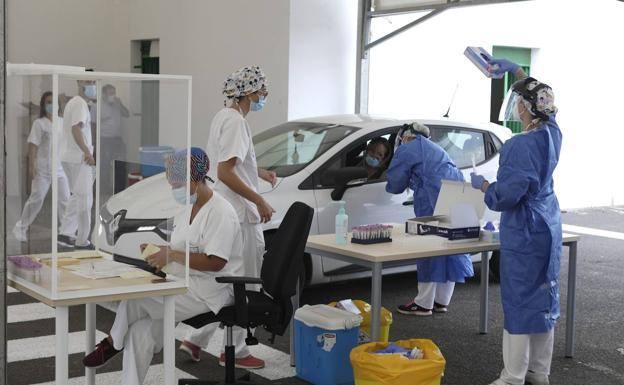 El archipiélago vuelve a superar los 200 casos y anota tres fallecidos