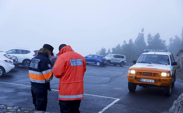 El Cabildo blinda la cumbre de Gran Canaria ante la nevada cerrando 9 cruces de acceso