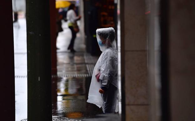 La lluvia empapa Canarias a la espera de la nieve