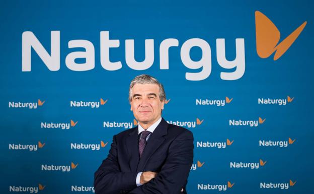 Naturgy pierde 347 millones tras rebajar el valor de sus centrales