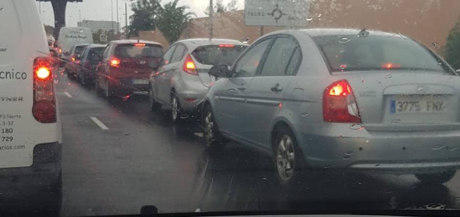 Colapso en la GC-1 por tres accidentes