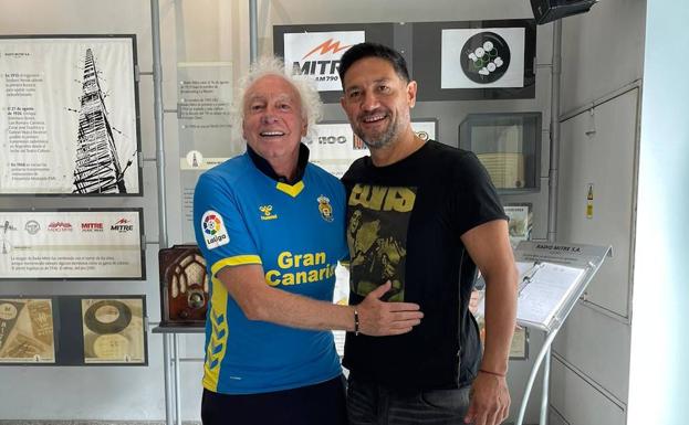 El representante de Maradona, con la camiseta de la UD Las Palmas