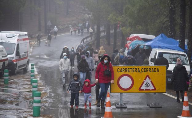 Las carreteras de acceso a la cumbre siguen cerradas al tráfico