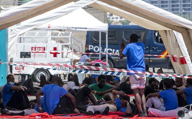 CC-PNC alerta de que Canarias es un «polvorín» y acusa al Estado de una política migratoria «indecente»