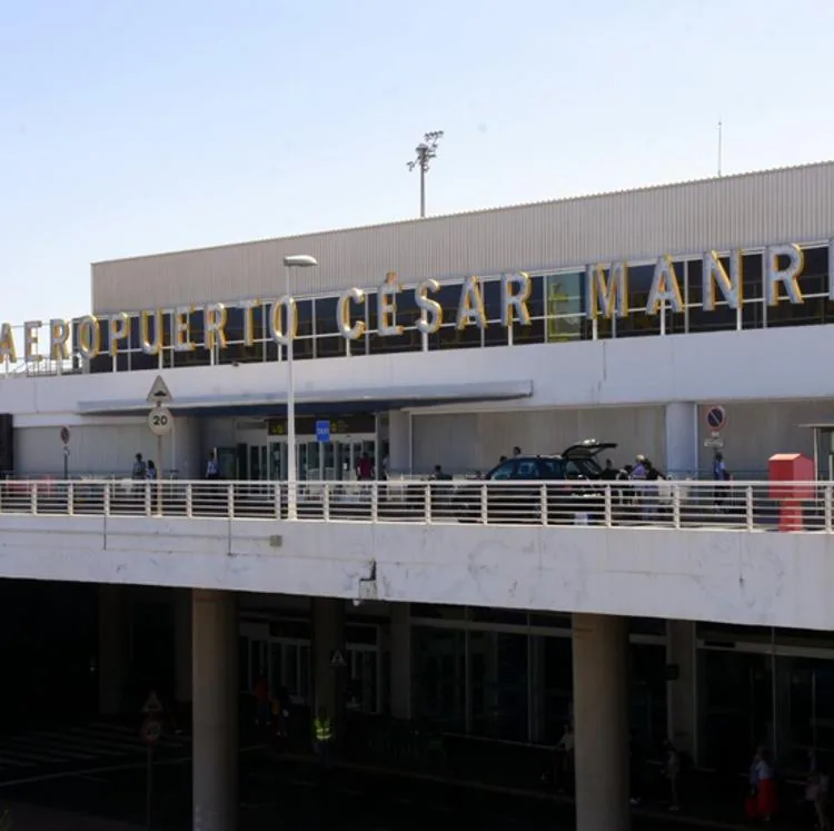 Detenidos por falsear documentación para viajar de Lanzarote a Dublín